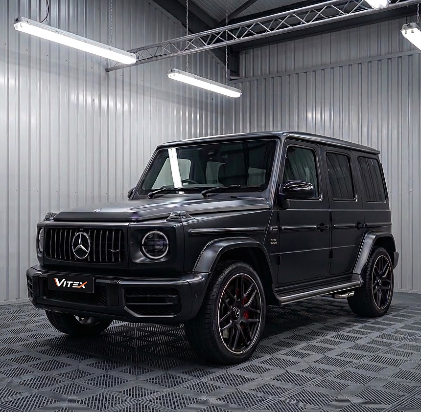 マットのプロテクションフィルムを施工した車